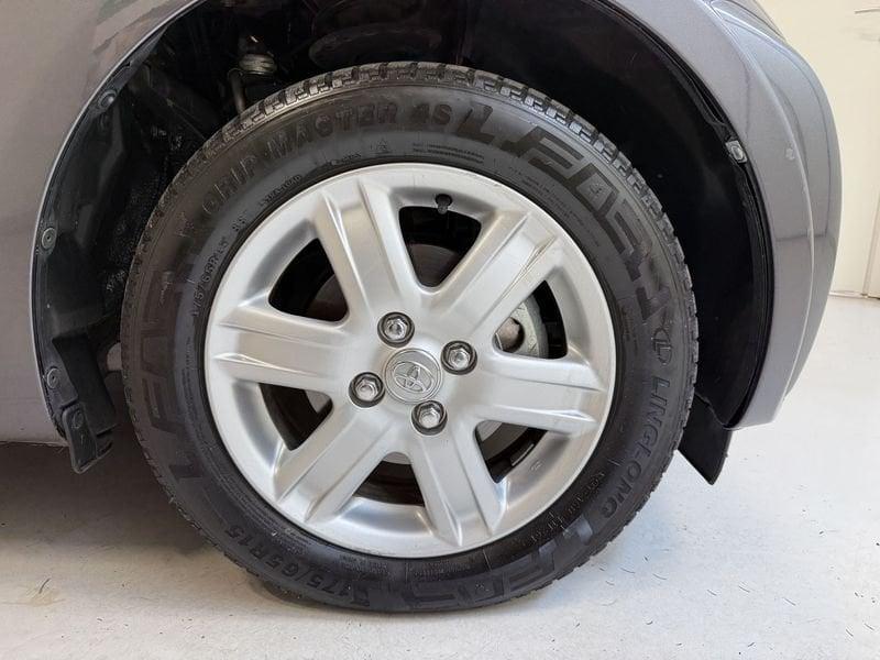 Toyota iQ iQ 1.0 Lounge (high) CVT