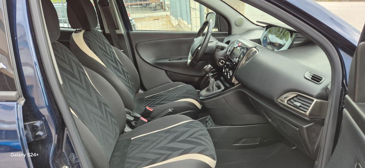 Lancia Ypsilon 1.2 69 CV 5 porte Gold NEOPATENTATI