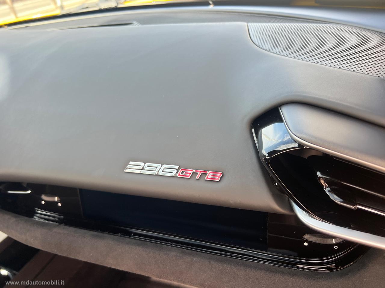 FERRARI 296 GTB CARBONIO SOLLEVATORE IVA ESPOSTA