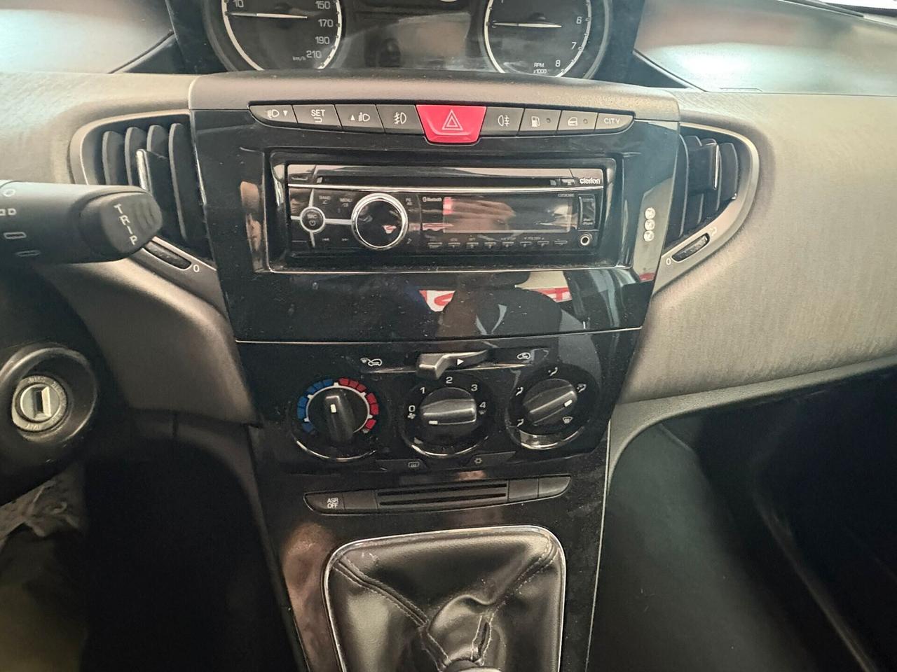 LANCIA YPSILON serie3 METANO -Benz.CV 85 Km 90.326 Certificati Per NEOPATENTATI garanzia 12 mesi