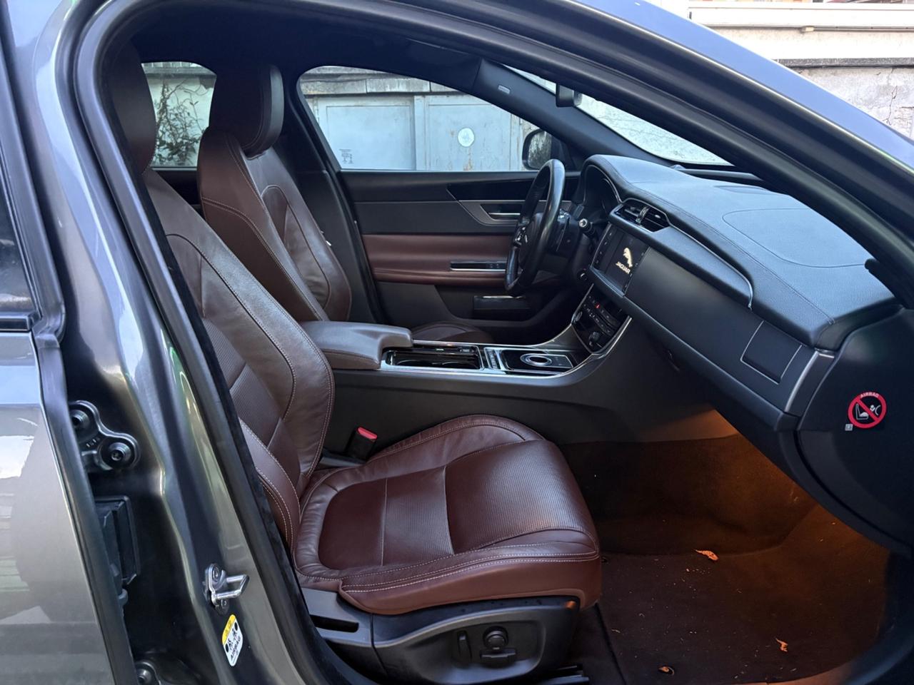 Jaguar XF 3.0 D V6 300 CV aut. R-Sport MOTORE KO