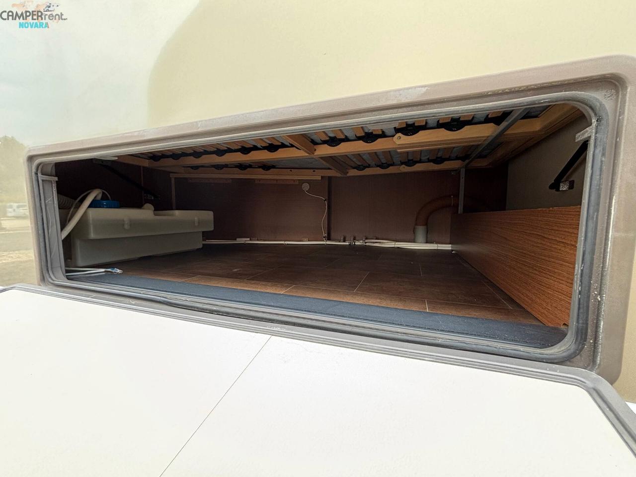 BÜRSTNER TRECENTO 465TS - ROULOTTE CON LETTO MATRIMONIALE ALLA FRANCESE IN CODA