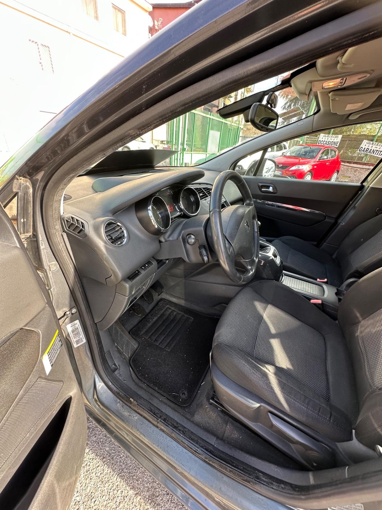 Peugeot 5008 2.0 HDi 150CV Féline