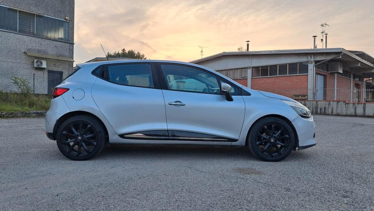 Renault Clio 1.2 16V 5 porte GPL Yahoo!