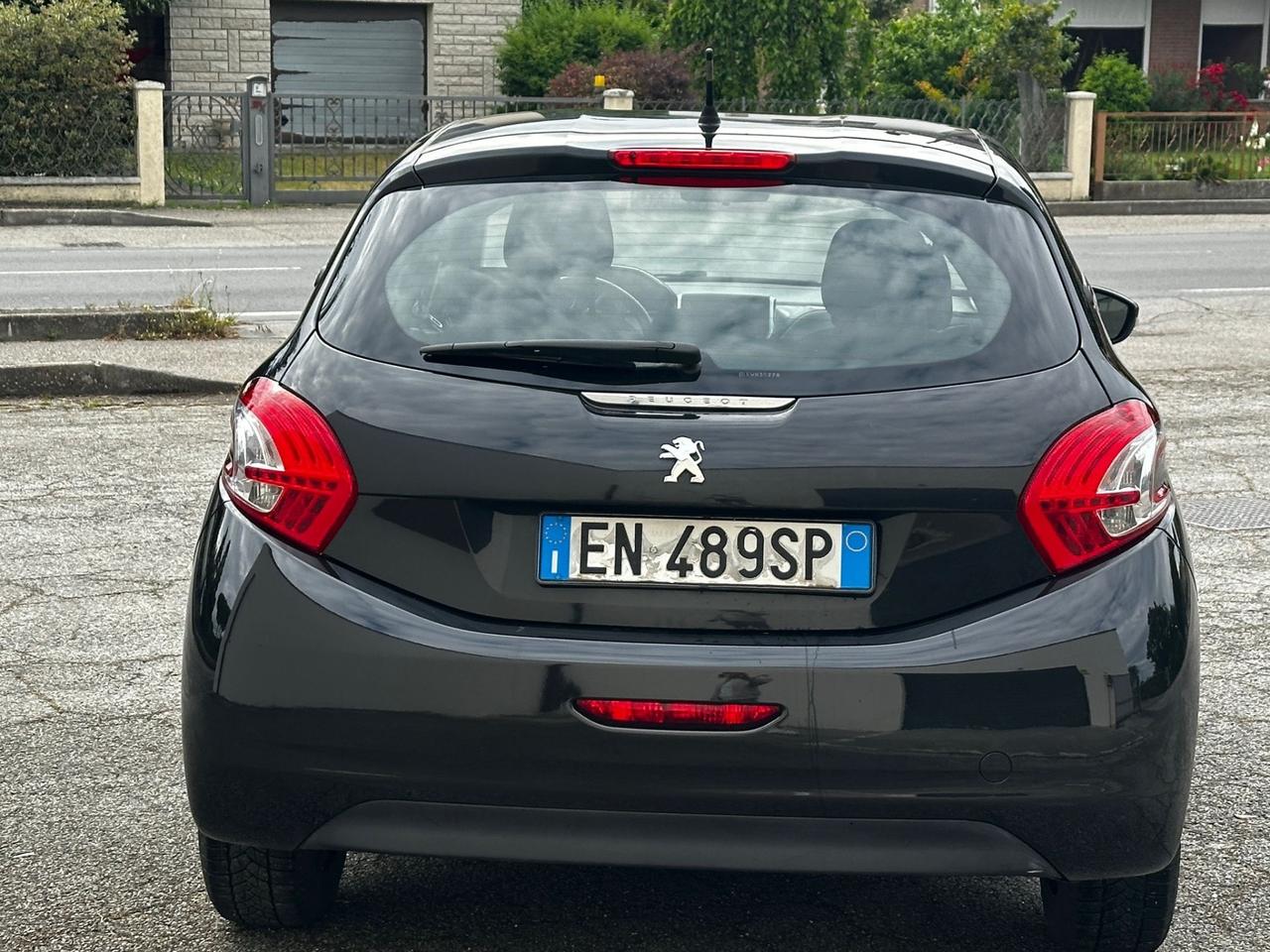 Peugeot 208 1.4 HDi 68 CV 3 porte Allure