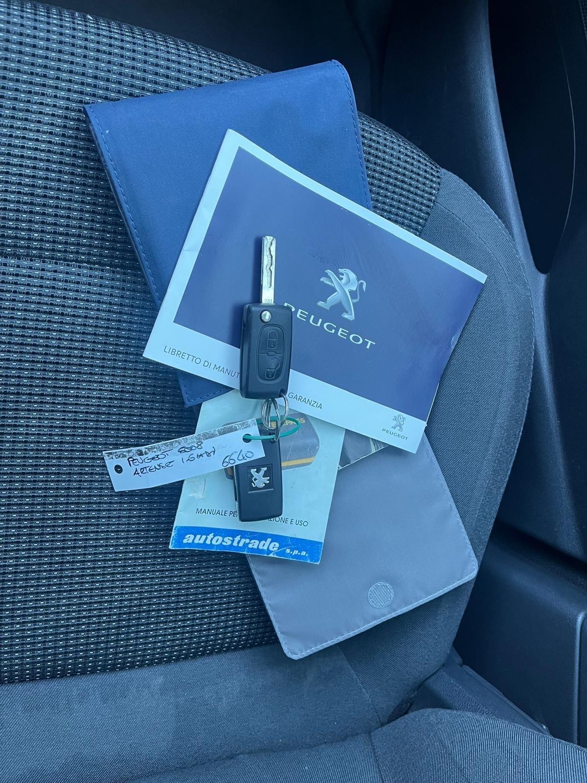 Peugeot 5008-2.0 hdi-7 P- allure-2016