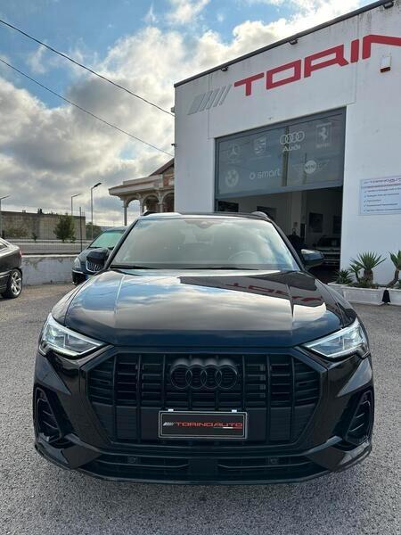 Audi Q3 45 TFSI e S tronic Line Identity Black