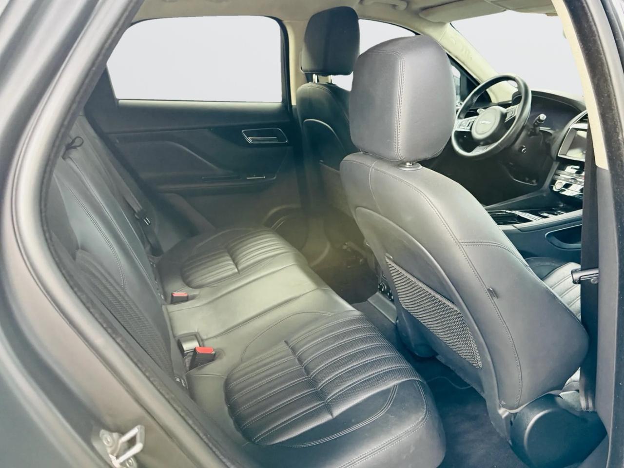 Jaguar F-Pace 2.0 D 180 CV AWD aut. Portfolio