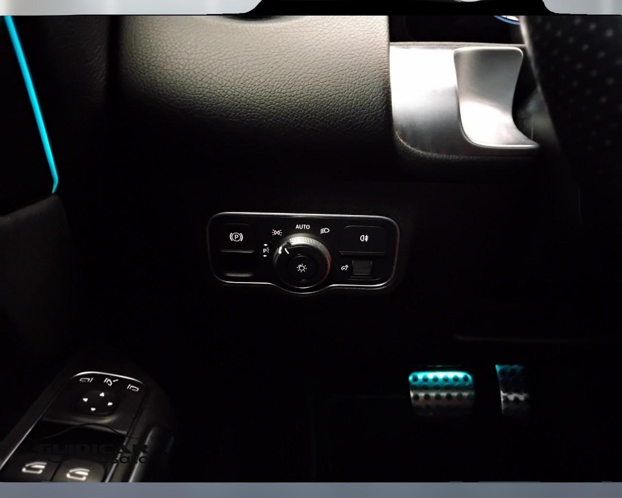 Mercedes-Benz GLB - X247 2019 - GLB 180 d Premium auto