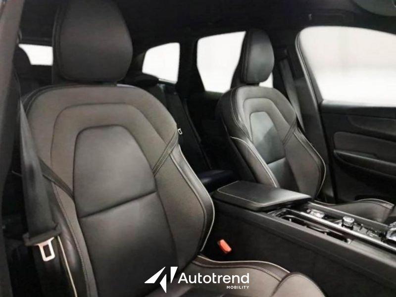 Volvo XC60 B4 197+14 CV Automatica Mild Hybrid Diesel Plus Dark