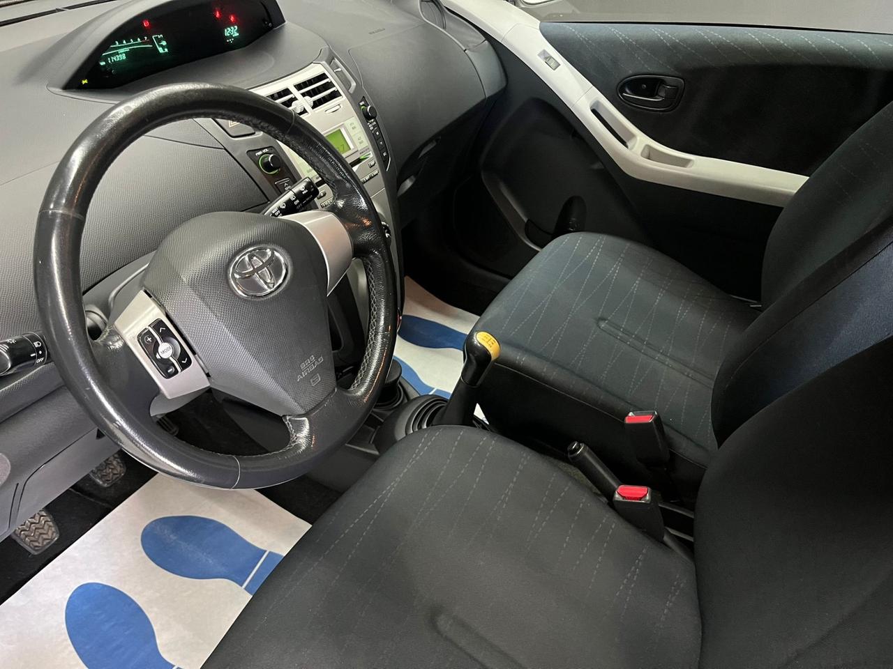 Toyota Yaris 1.3 5 porte Navi OK NEOPATENTATI