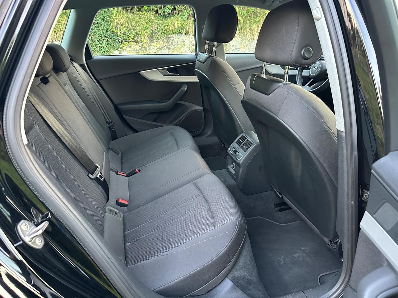 Audi A4 Avant 40 TDI quattro S tronic Business Advanced