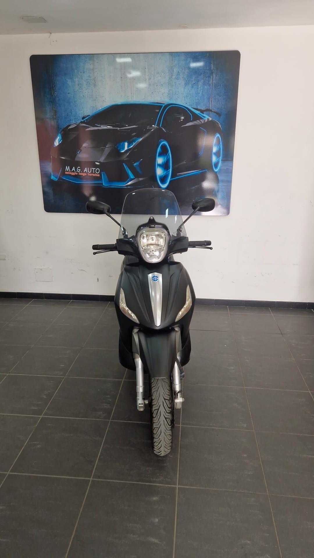 Piaggio Beverly 350 BASE