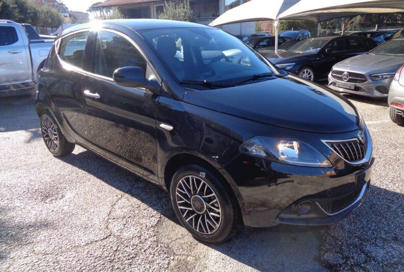 Lancia Ypsilon 1.0 FireFly 5 porte S&S Hybrid Platino