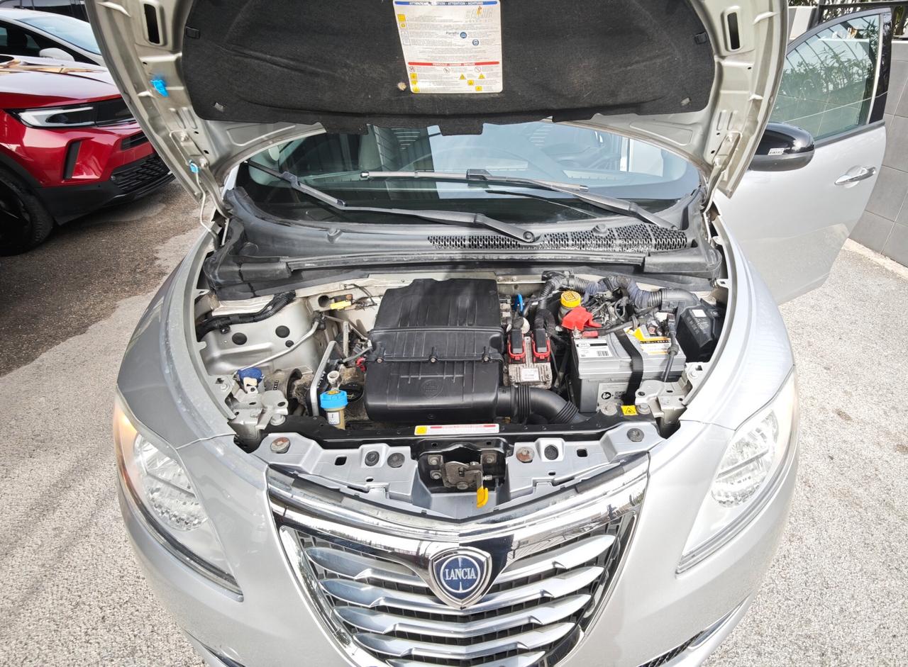 Lancia Ypsilon 1.2 69 CV con tetto apribile