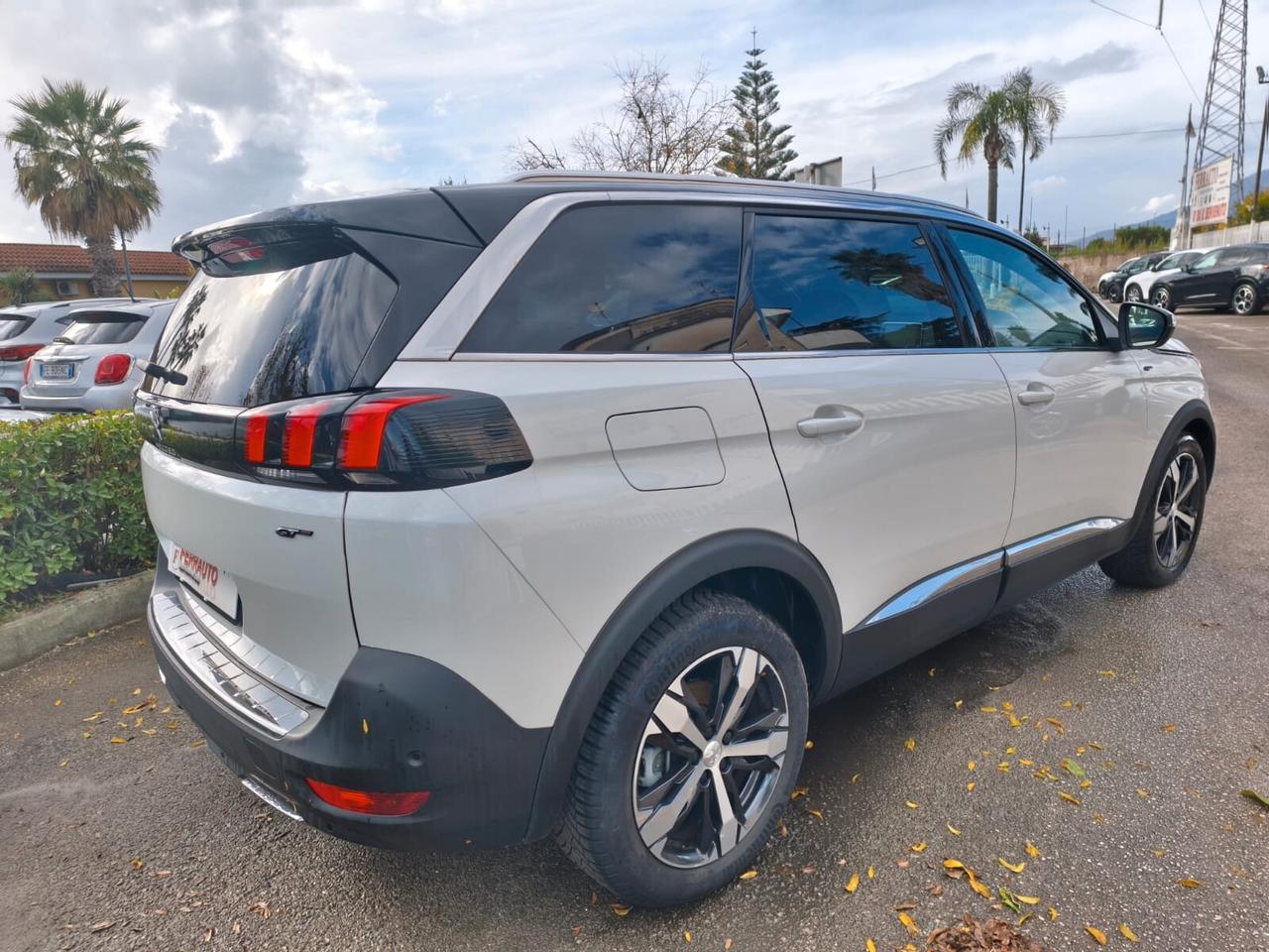 PEUGEOT 5008GTLINE 1.5HDi 130cv