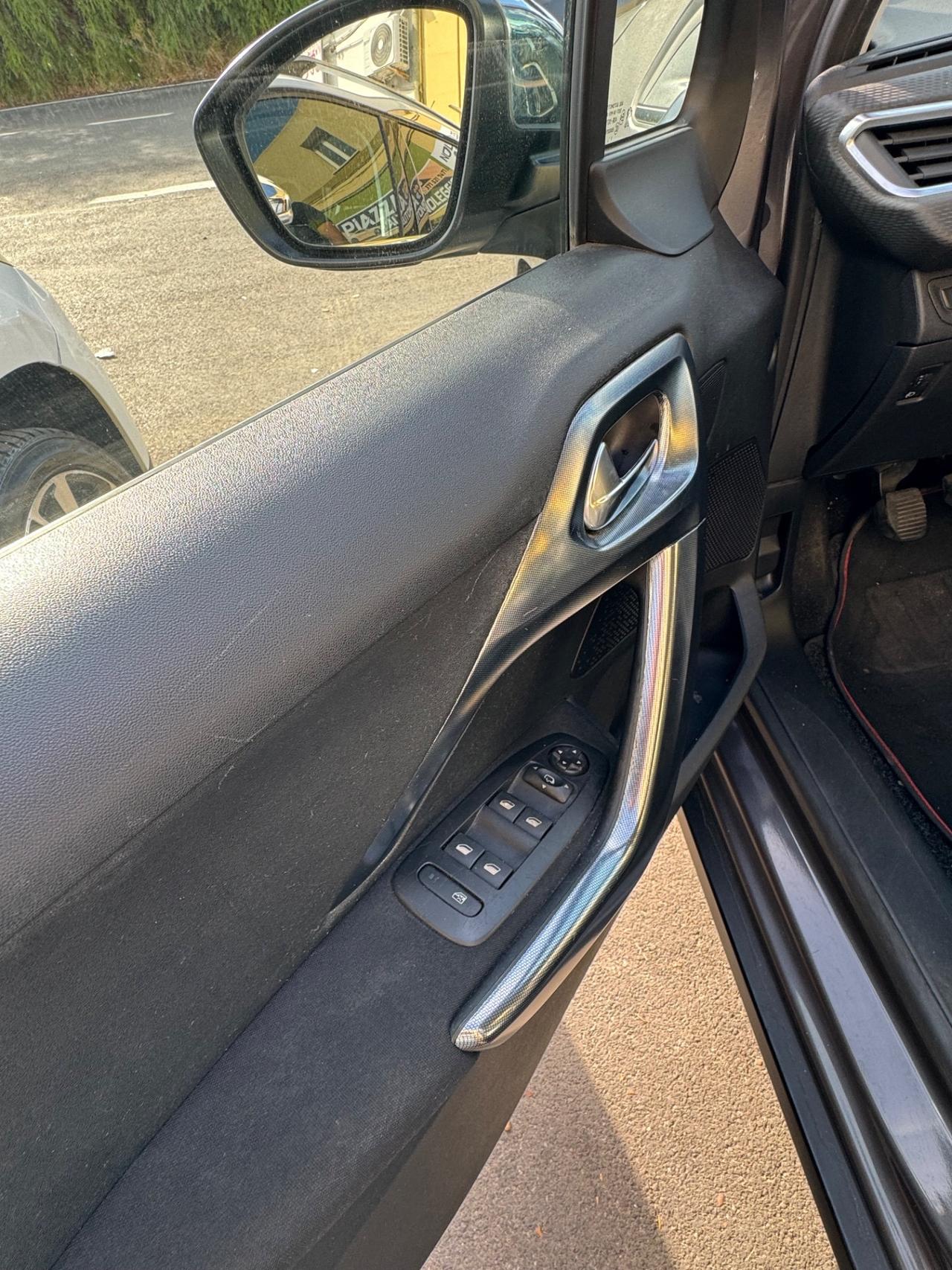 Peugeot 2008 1.6 e-HDi 115 CV Stop&Start Allure