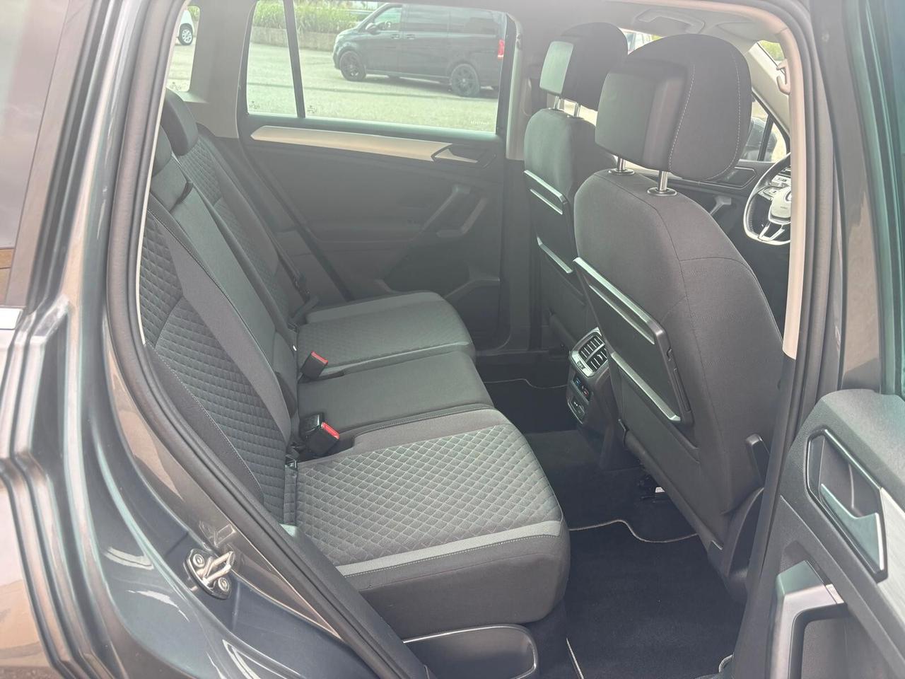 Volkswagen Tiguan 2.0 TDI SCR DSG 4MOTION Business BMT