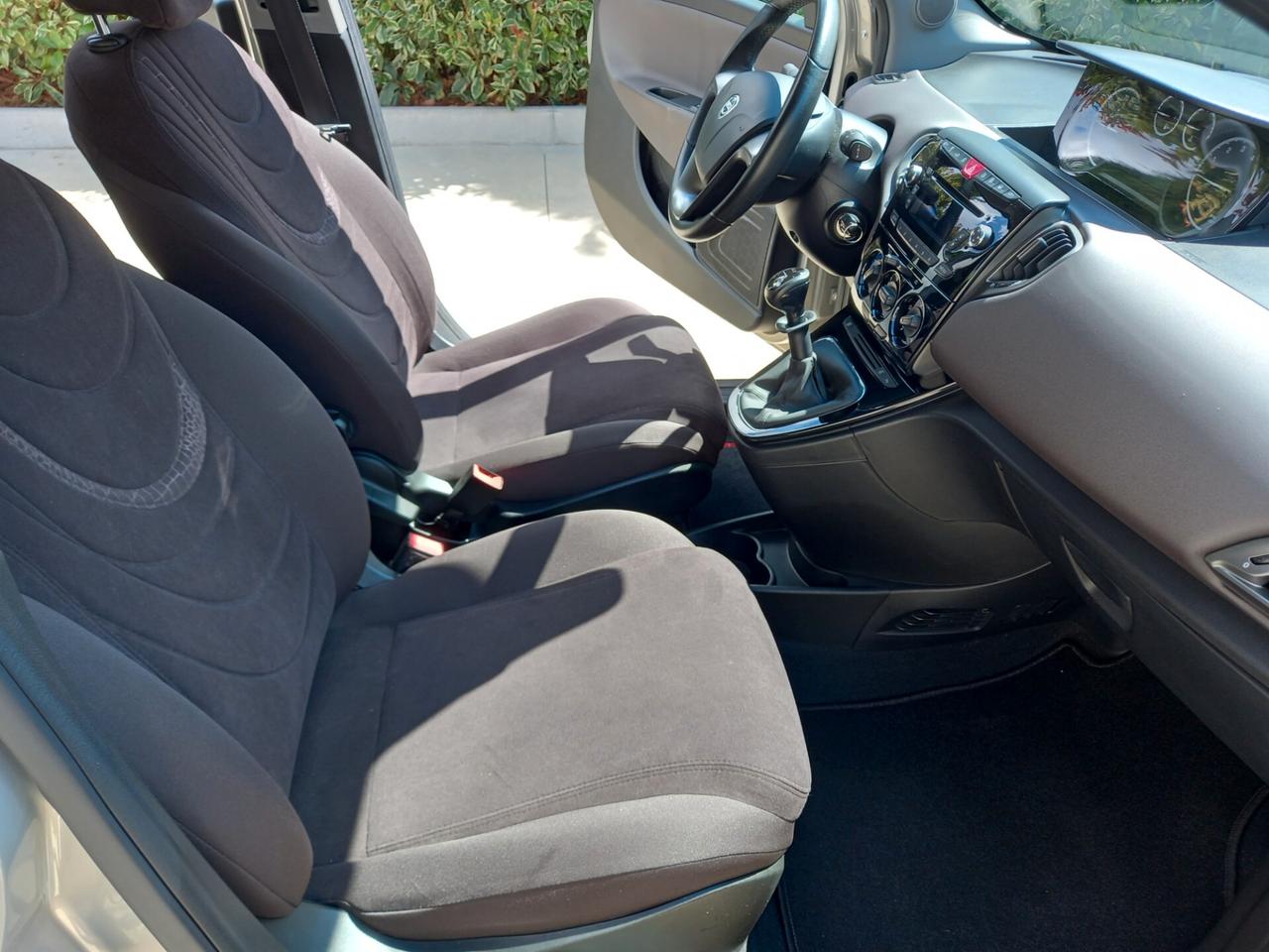 Lancia Ypsilon 1.2 69 CV SOLO 30000 KM !!!