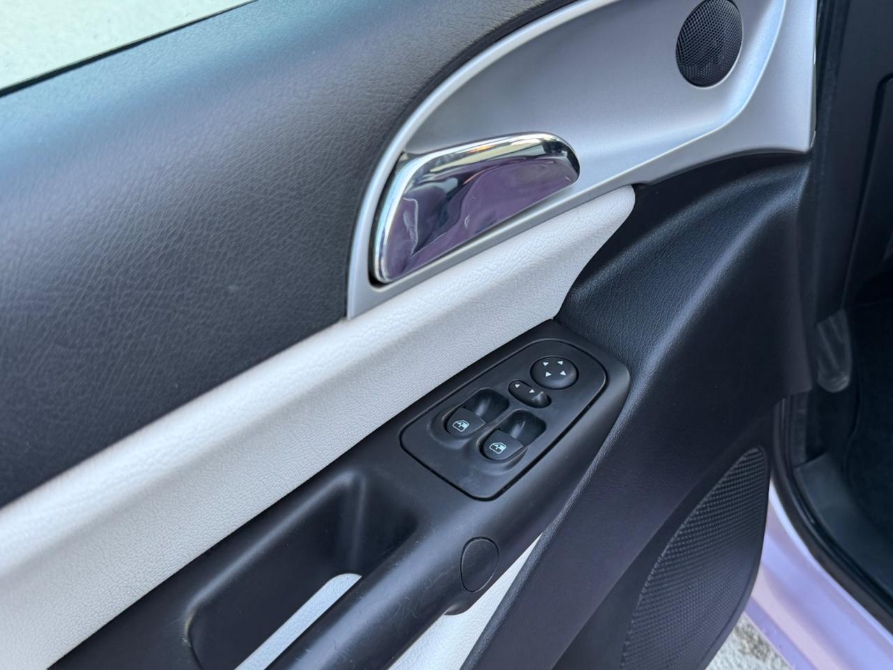 Lancia Ypsilon 1.3 MJT 75 CV ELLE