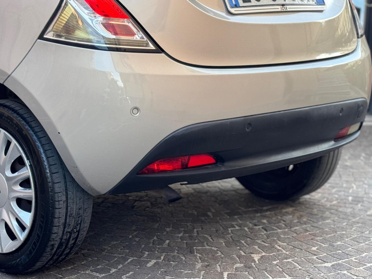 Lancia Ypsilon 0.9 TwinAir 85 CV 5 porte S&S DFN Platinum