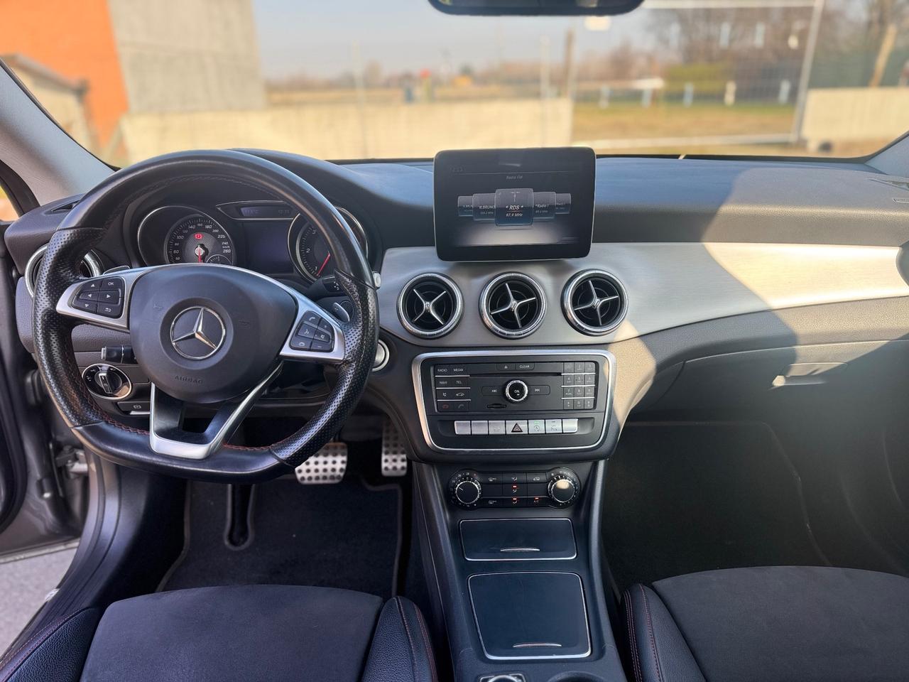 MERCEDES CLA 200d PREMIUM AMG 67.000 KM