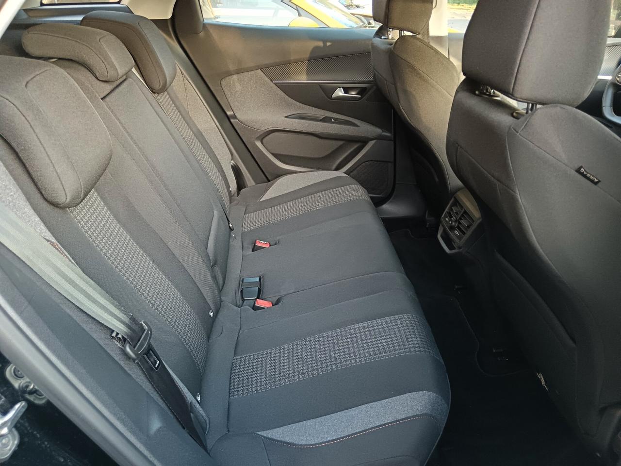 Peugeot 3008 BLUEHDI 130CV BUSINESS PERFETTA