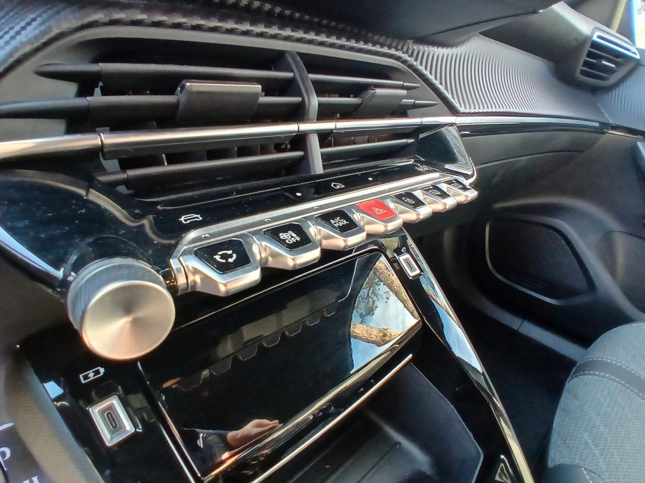 Peugeot 2008 Hybrid 145 e-DCS6 Allure