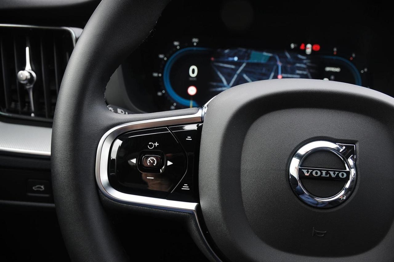 Volvo XC 60 XC60 B4 (d) AWD automatico Plus Dark