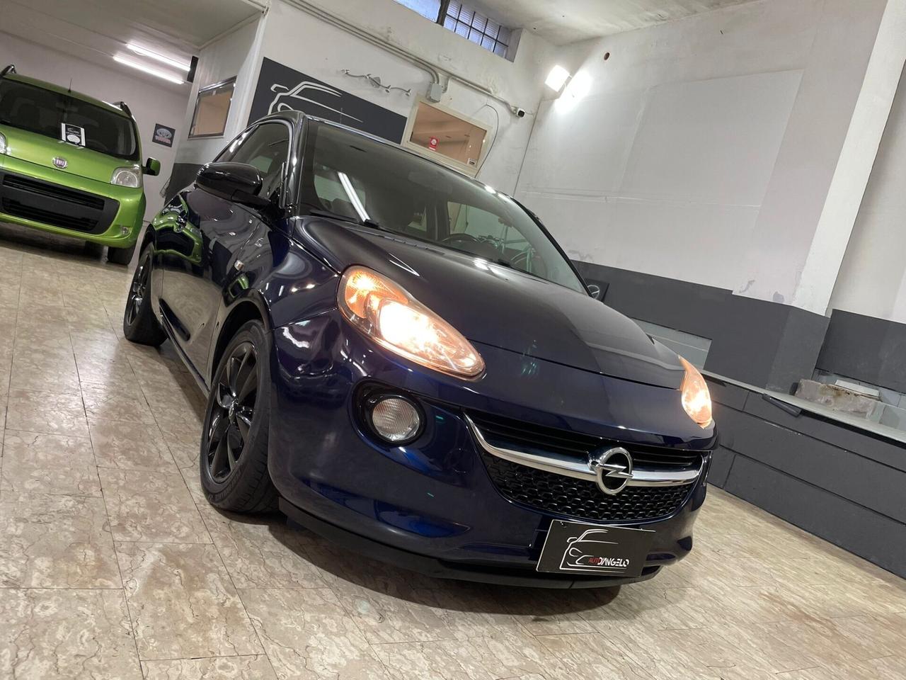 Opel Adam 1.2 70 CV White/Black Link GPL