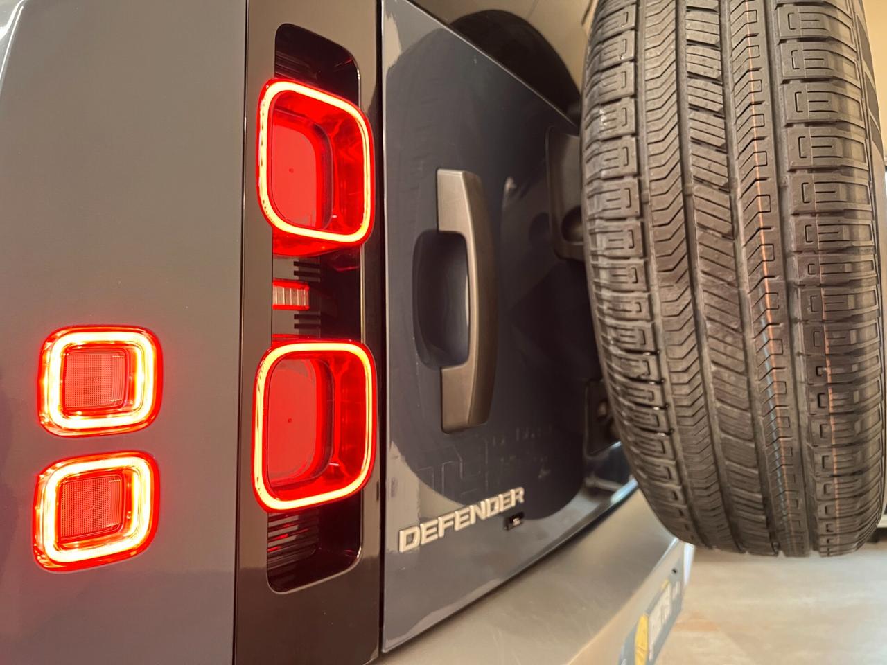 Land Rover Defender 110 2.0 SD4 AWD 200CV