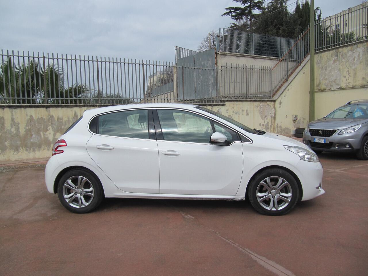 Peugeot 208 1.4 HDi 68 CV 5 porte Allure - 2015