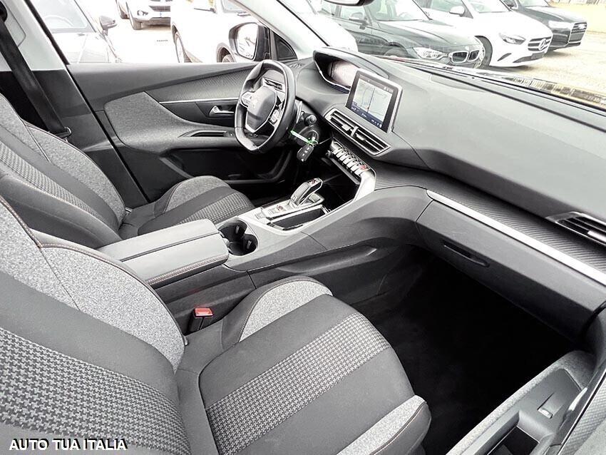 PEUGEOT 3008 1.2 BENZINA NAVI-AUTOMATICA