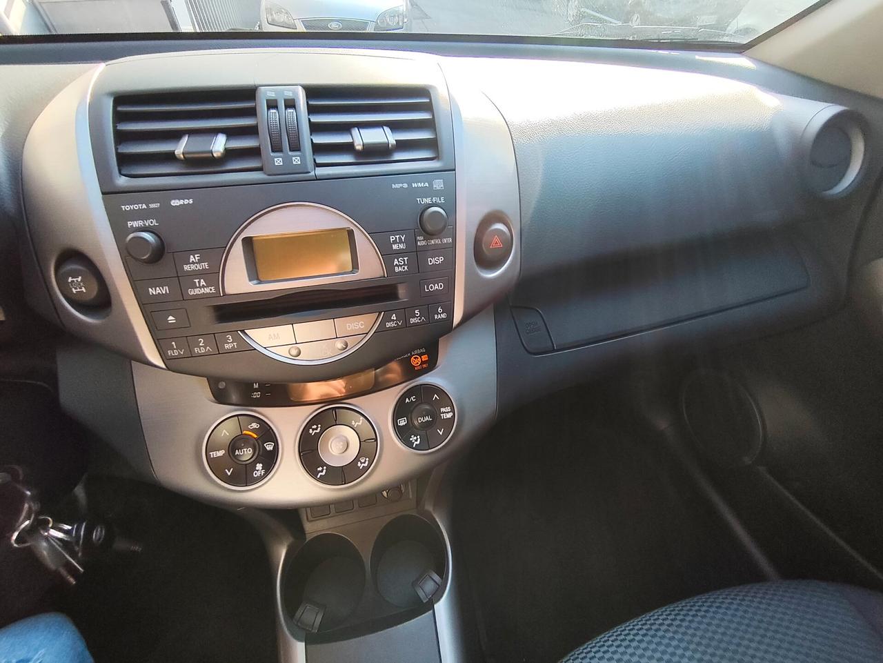 Toyota RAV 4 2.2 136 CV 2006