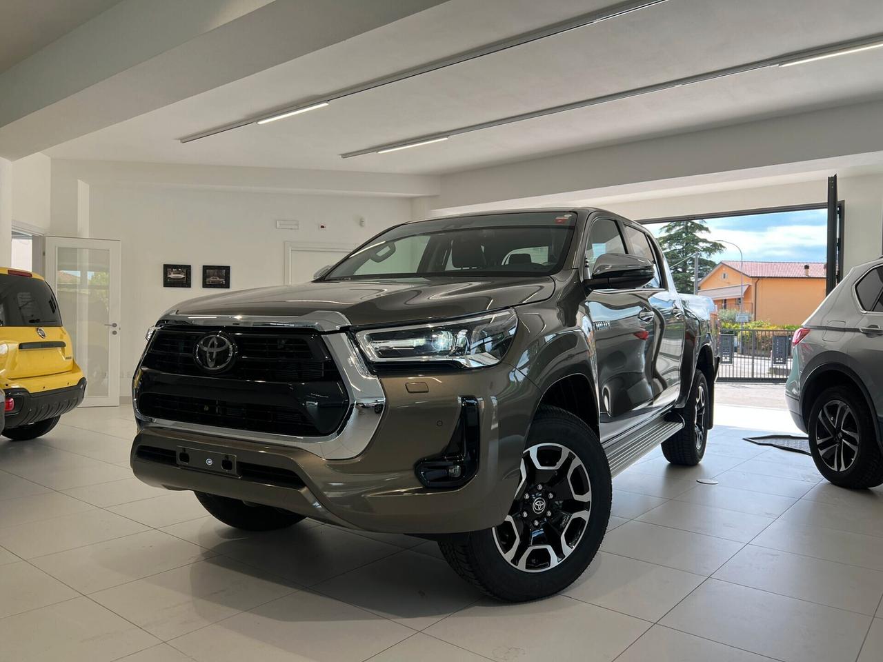 Toyota Hilux 2.8 D-4D A/T 4WD 48V 4 porte Double Cab Executive