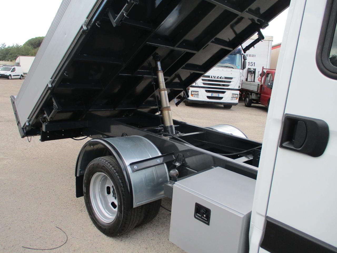 Iveco Daily 35C11 2.3 110CV DOPPIA CABINA 7P RIBALTABILE TRIL