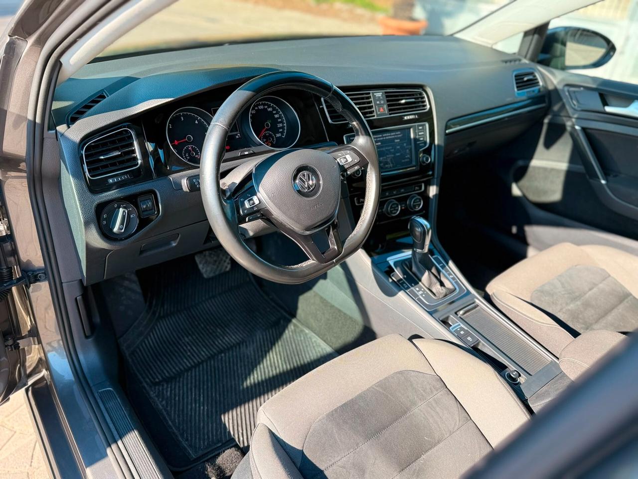 Volkswagen Golf Business 1.6 TDI DSG 5p. Highline BlueMotion Technology