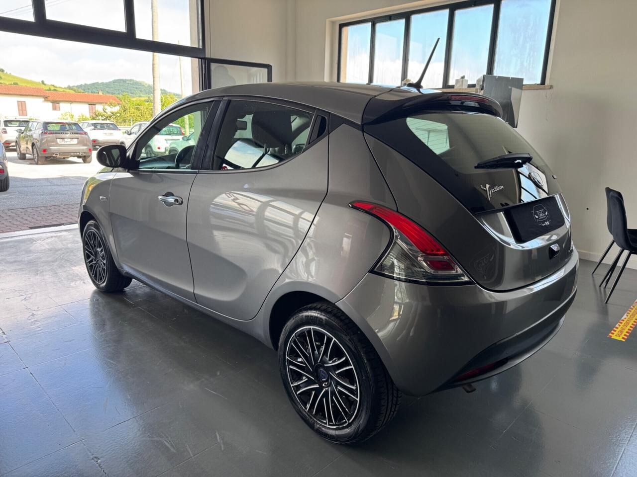 Lancia Ypsilon 1.0 FireFly Hybrid Gold - 2023