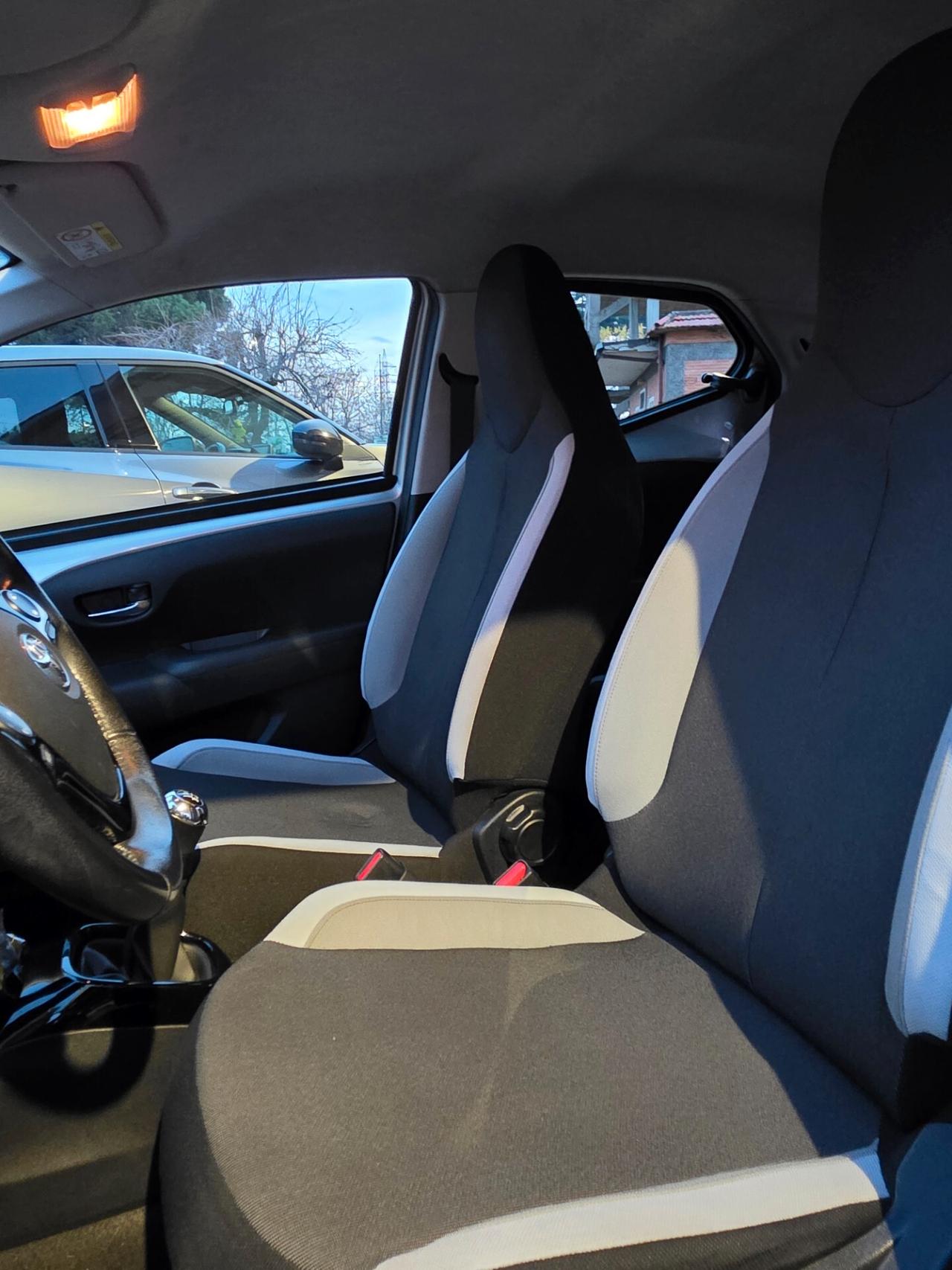 Toyota Aygo 1.0 VVT-i 69 CV 5 porte x-play