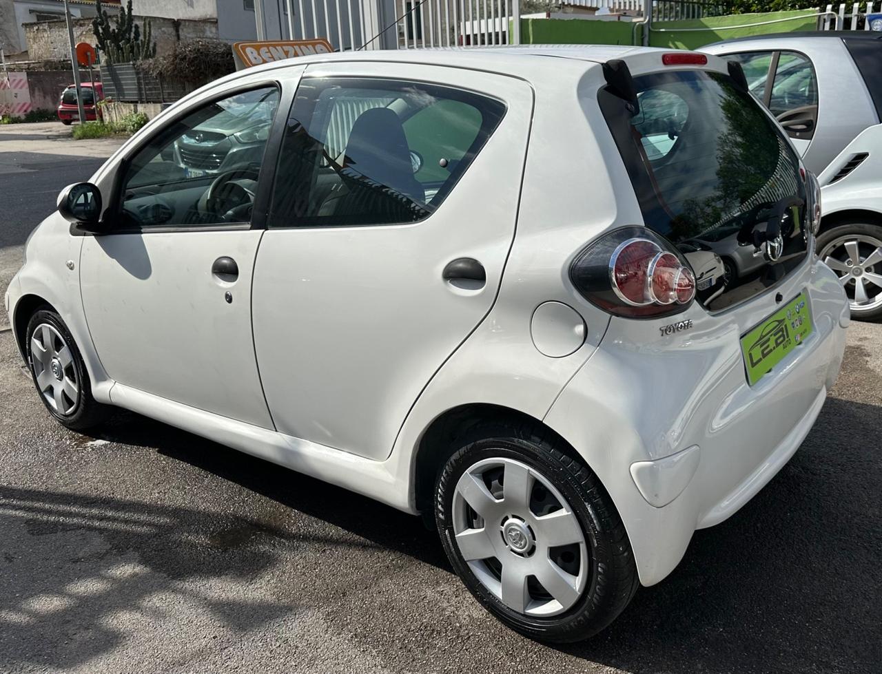 Toyota Aygo 1.0 BENZ. 5 porte Now Connect 2011