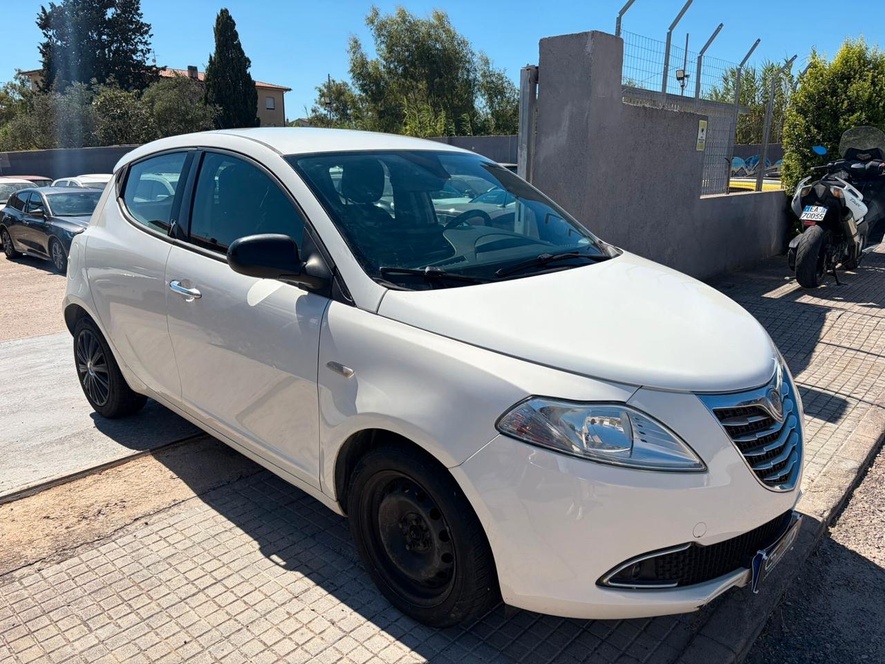 LANCIA YPSILON - NEOPATENTATI - 2 UNITà DISP