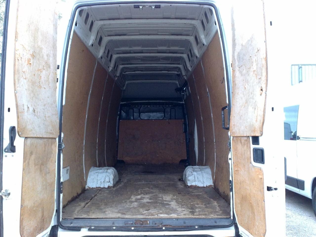 Iveco Daily 35c14 3000cc GRANVOLUME - 2011