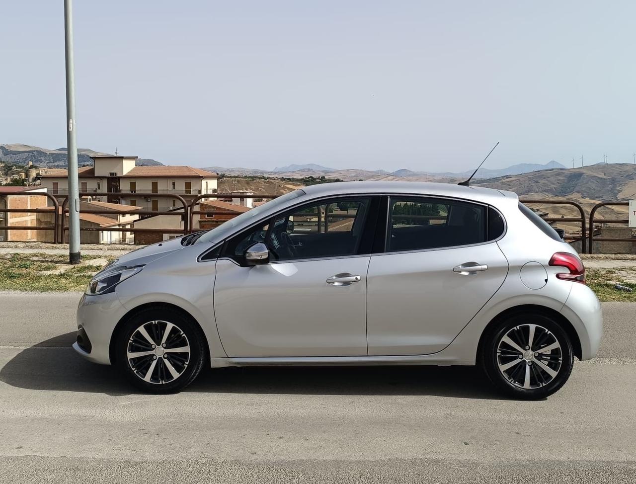 Peugeot 208 BlueHDi 75 5 porte Allure