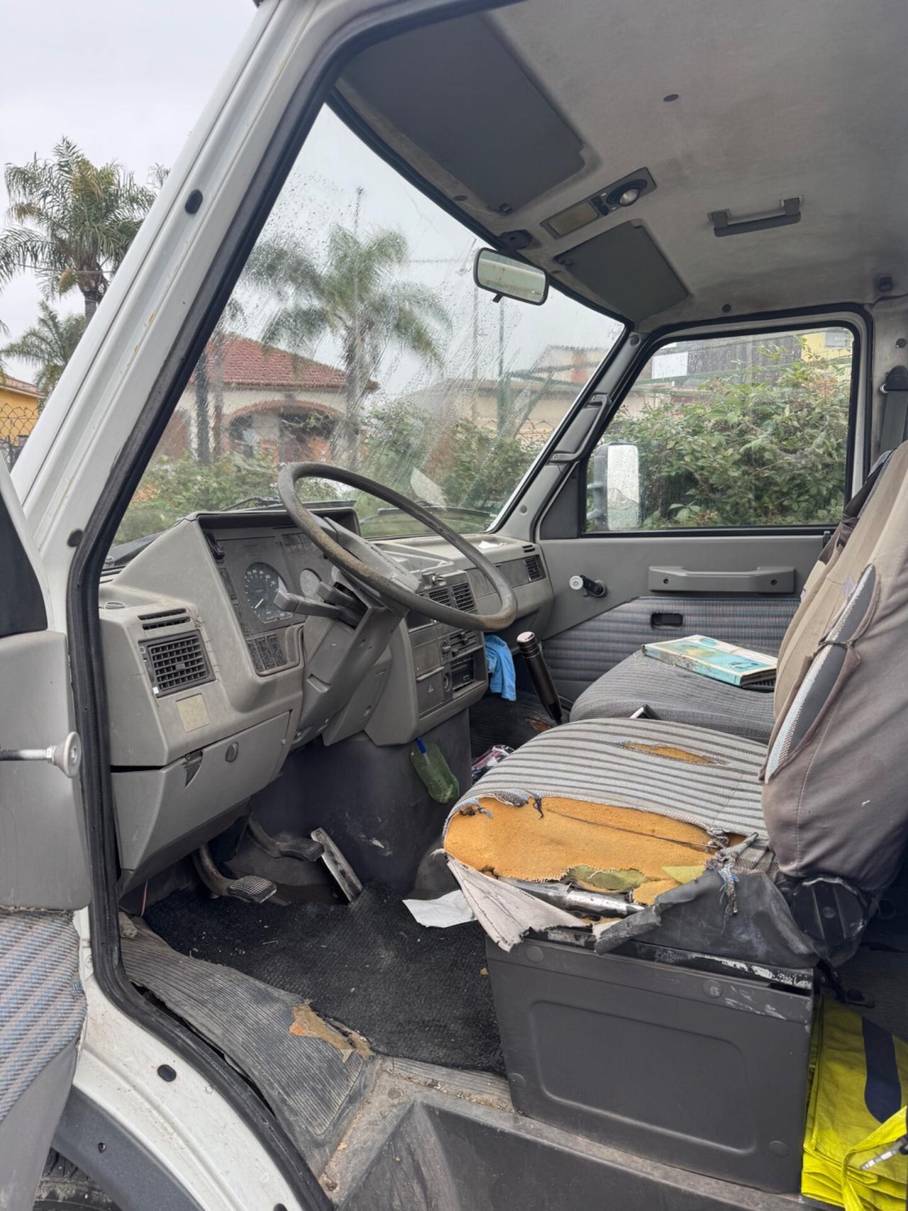 Iveco Daily 30.8 2.5 Diesel CASSONE FISSO