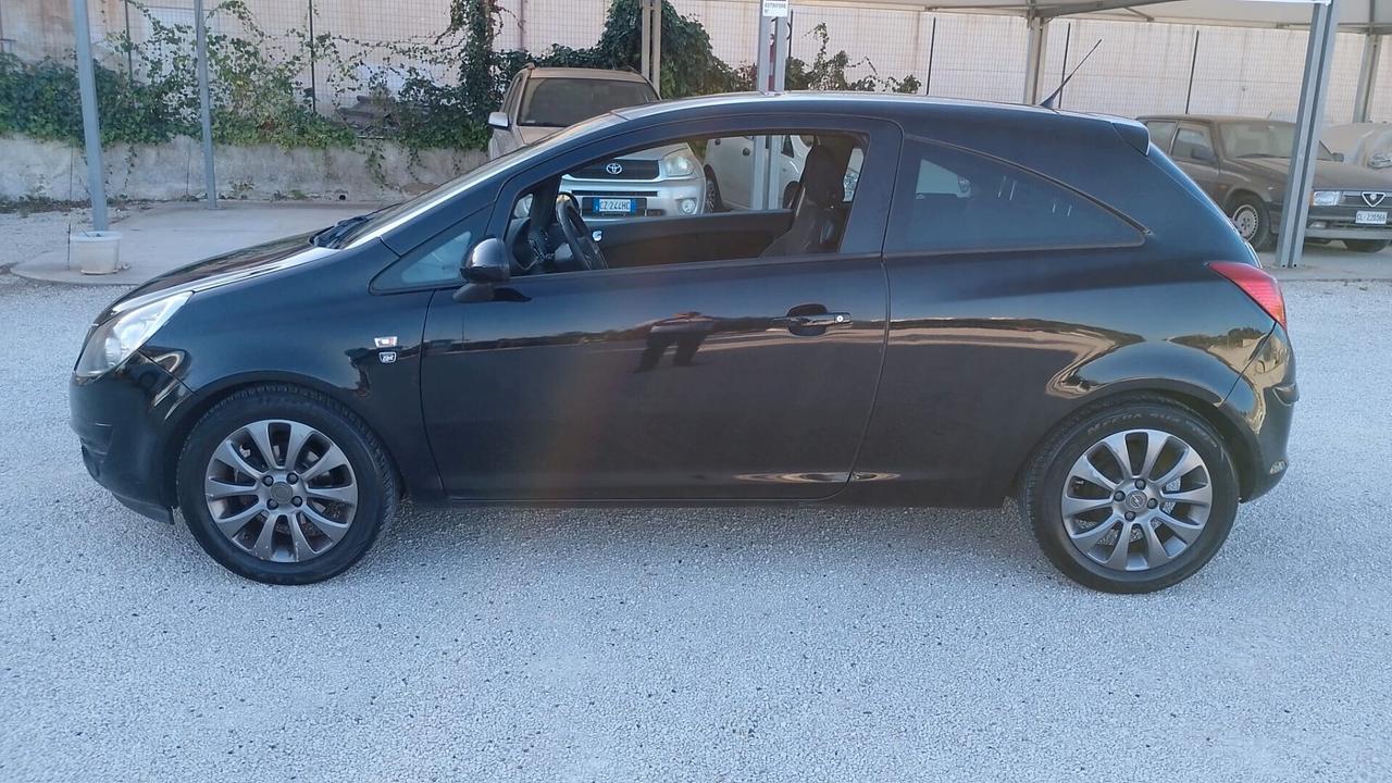 Opel Corsa 1.2 - 2011