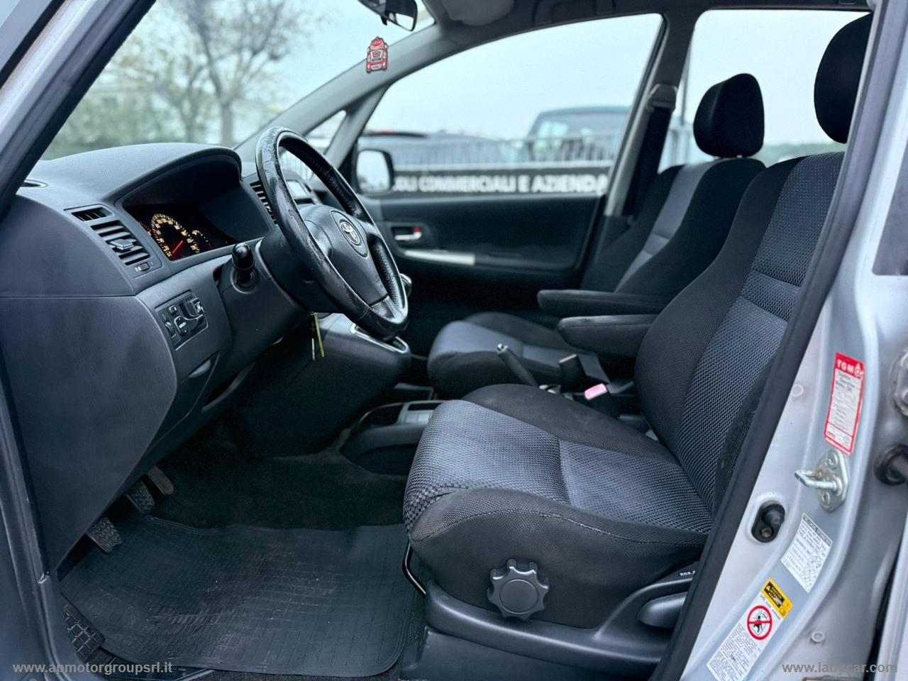 TOYOTA Corolla Verso 2.0 16V D-4D Sol