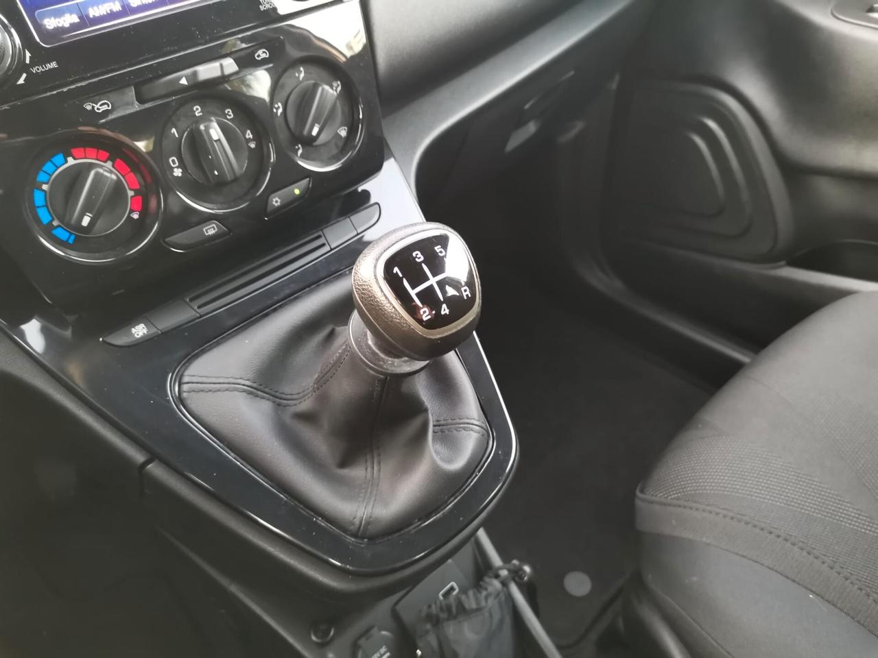 Lancia Ypsilon 1.2 69 CV 5 p. GPL Ecochic Gold