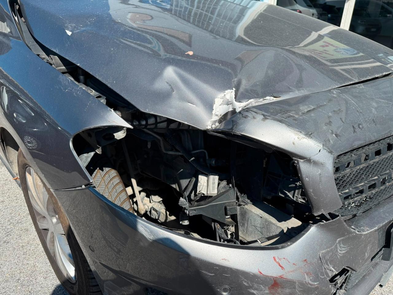 Mercedes B 180D INCIDENTATA X RIVENDITORI 2016