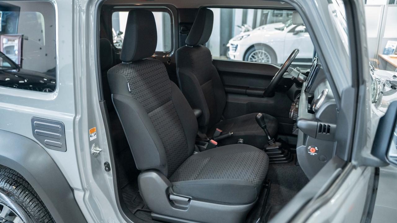 Suzuki Jimny 1.5 TOP 4WD ALLGRIP 4 POSTI AUTOVETTURA LED NAVI FULL OPTIONAL