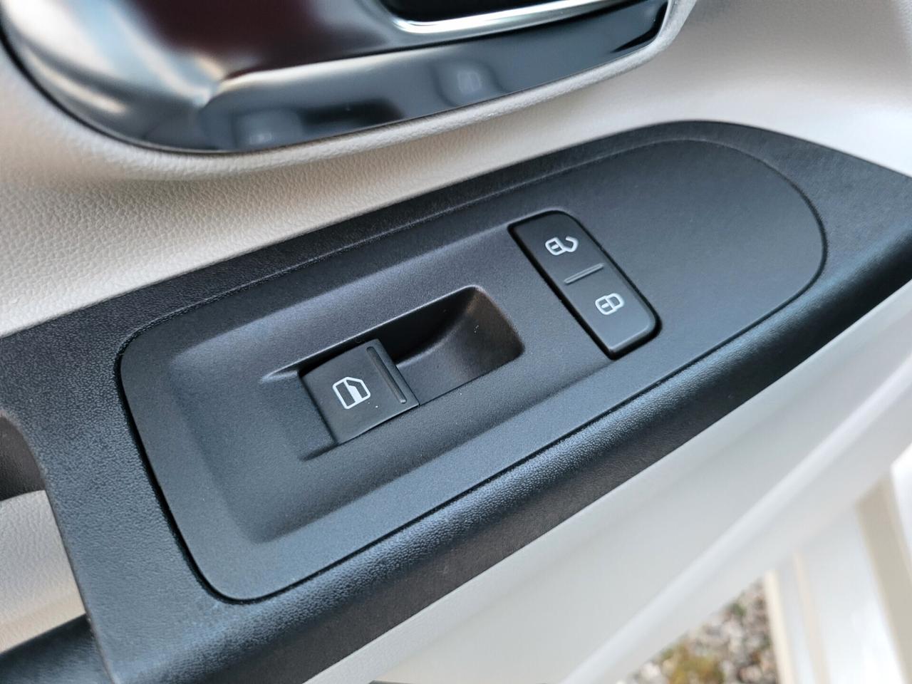 Seat Mii 1.0 68 CV 5 porte Chic Ecofuel